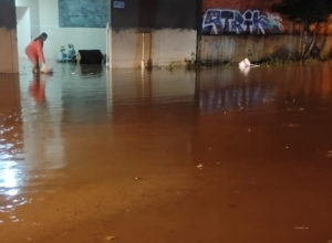 1789219120_fundo-vermelho-2-.png