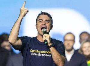 flavio-bolsonaro-curitiba-1.jpg