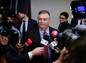 flavio-dino-coletiva-30-11-2023-foto-pedro-franca-agencia-senado.jpg