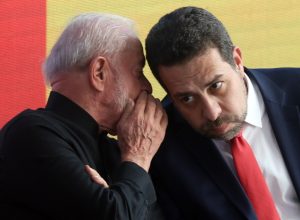 guilherme-boulos-com-lula-foto-valter-campanato-agencia-brasil.jpg